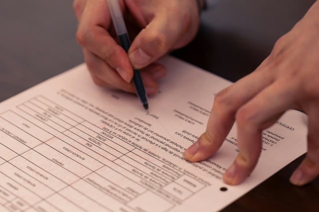 Er wordt een contract ondertekend